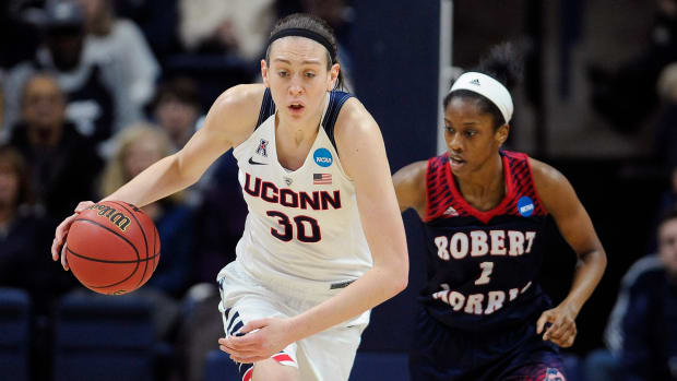 uconn-duquesne-women-bball.jpg